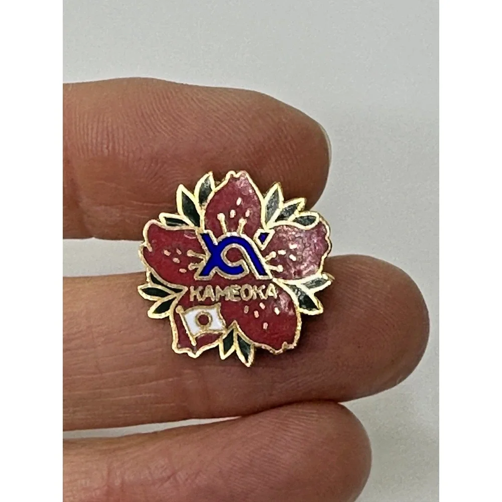 Vintage Kameoka Japan Red Flower Brooch Pin Gold Tone Metal Flag